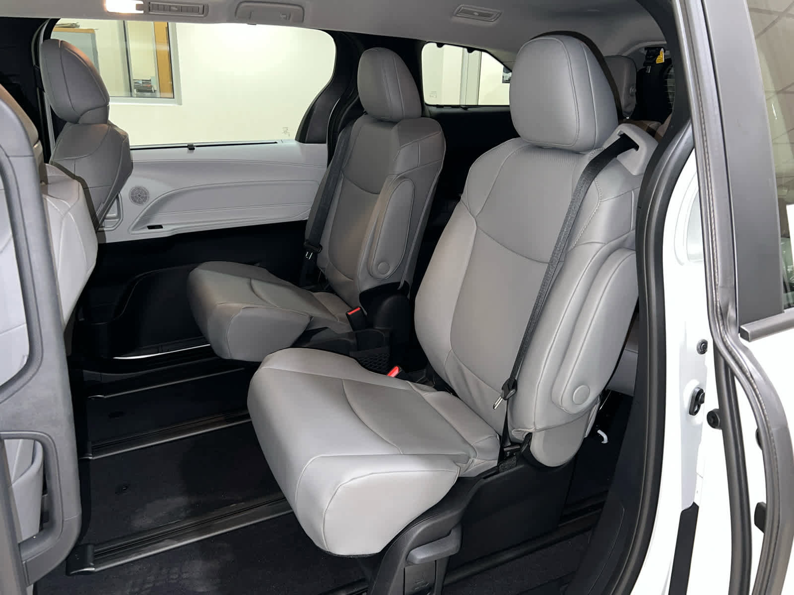 New 2026 Toyota Sienna XLE image 14