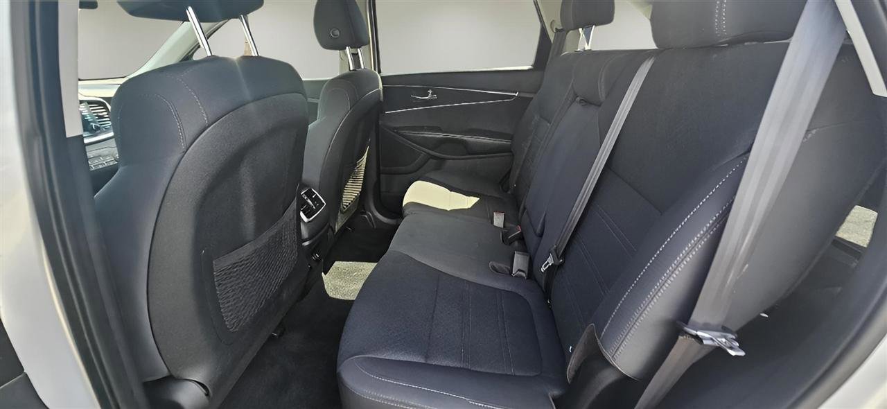 Used 2020 Kia Sorento LX AWD/4WD image 18