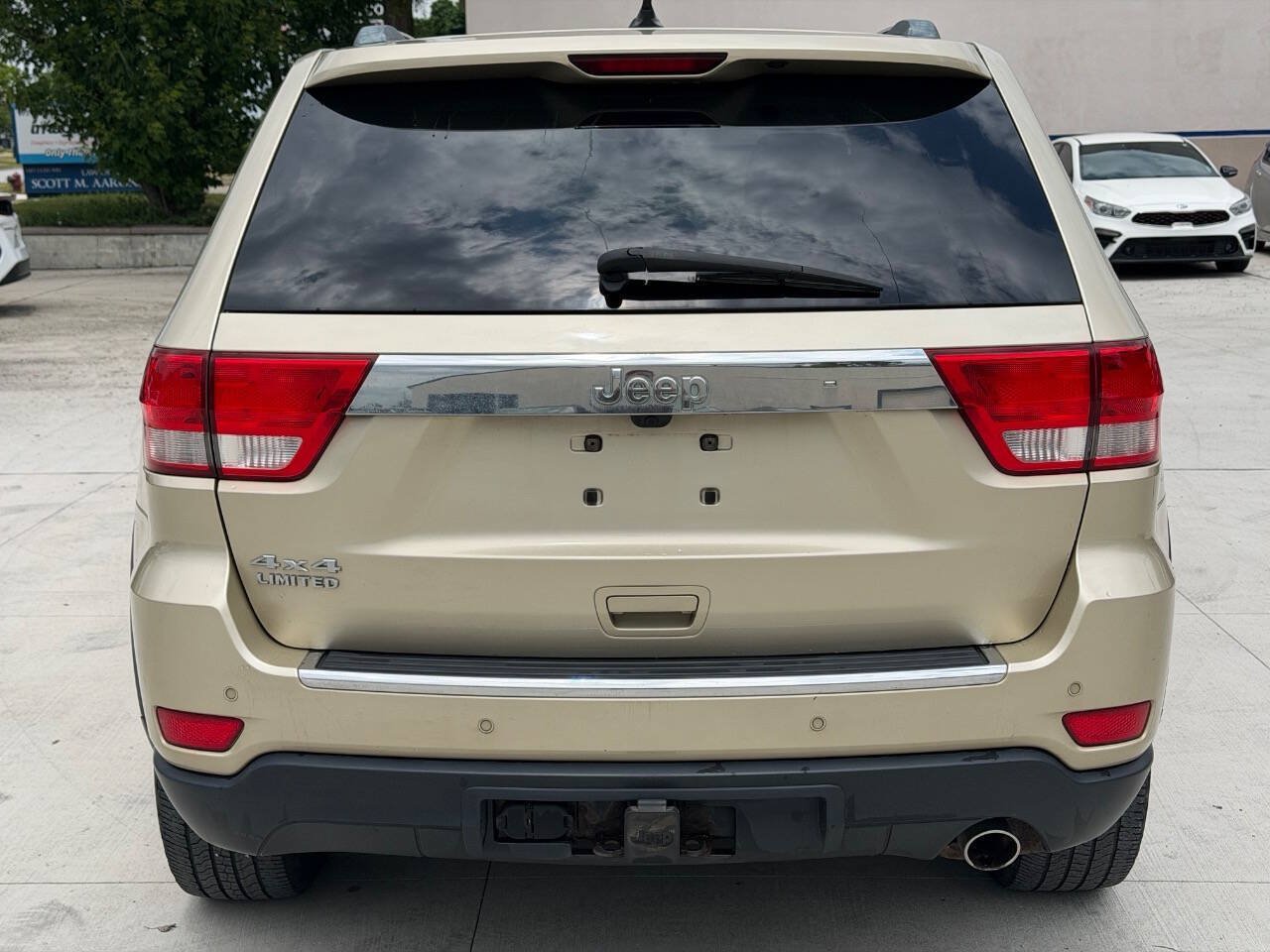 Used 2012 Jeep Grand Cherokee Limited w/ Trailer Tow Group AWD/4WD image 6