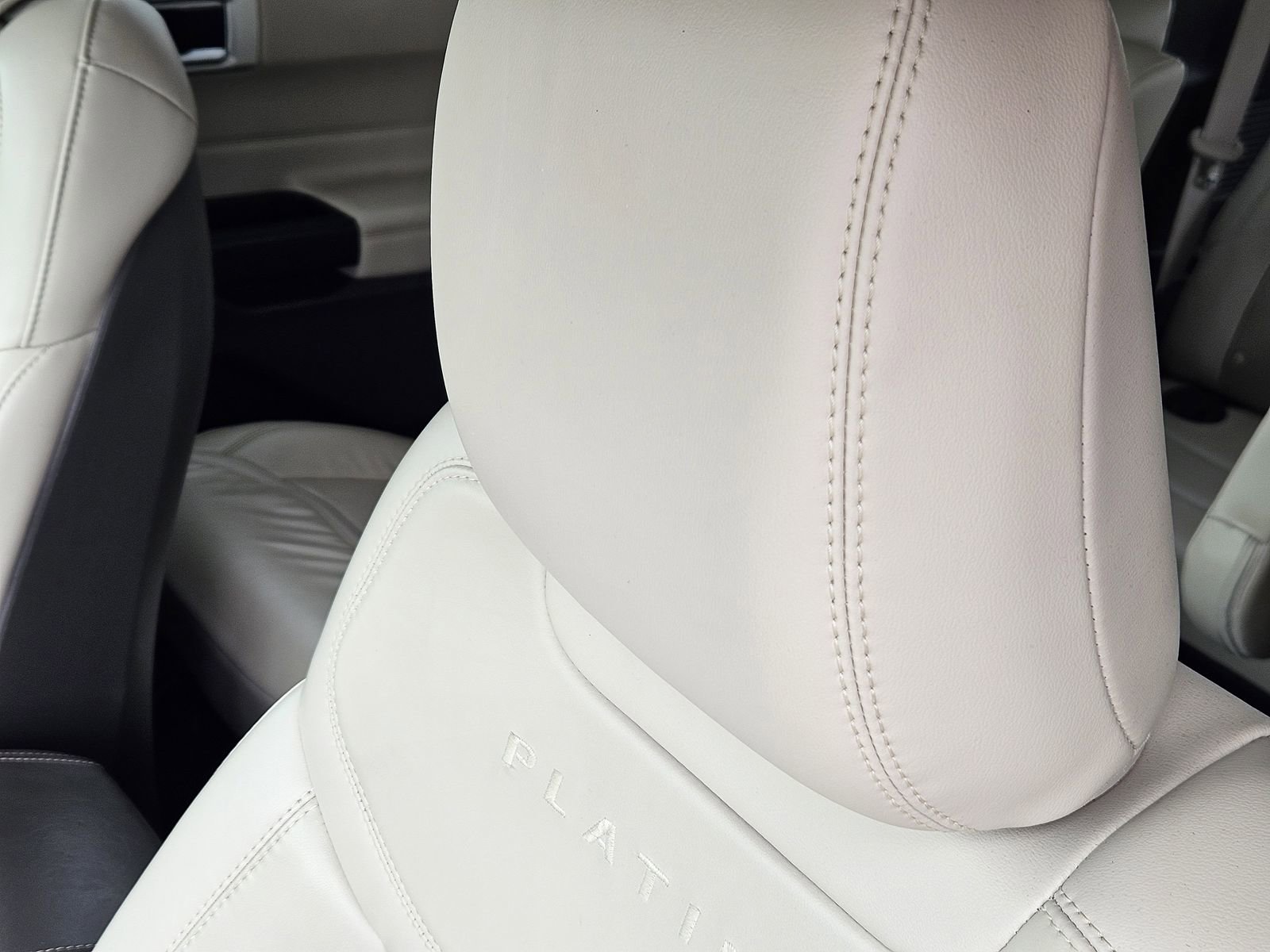 Used 2020 Ford Explorer Platinum w/ Premium Technology Package image 33