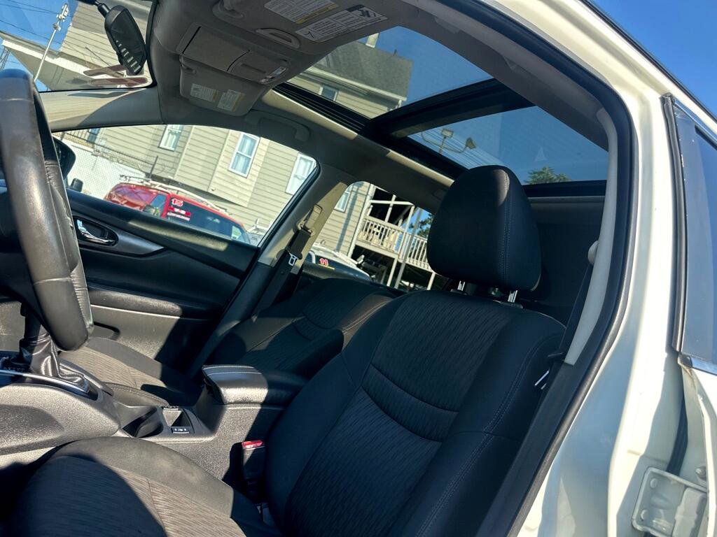 Used 2017 Nissan Rogue SV image 10