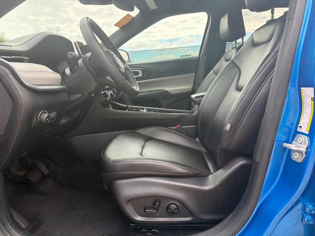 Used 2025 Jeep Compass Limited AWD/4WD image 38