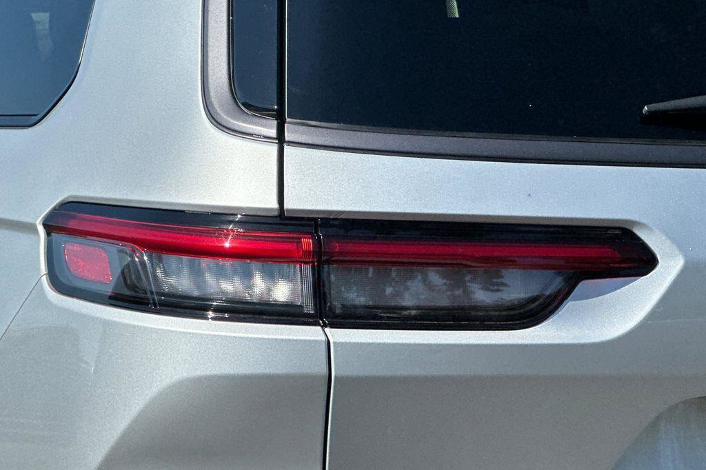 New 2026 Jeep Grand Cherokee L Limited AWD/4WD image 23