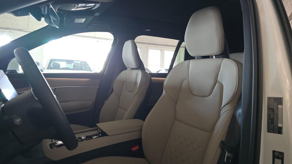 New 2026 Volvo XC90 B6 Plus w/ Protection Package Premier image 22