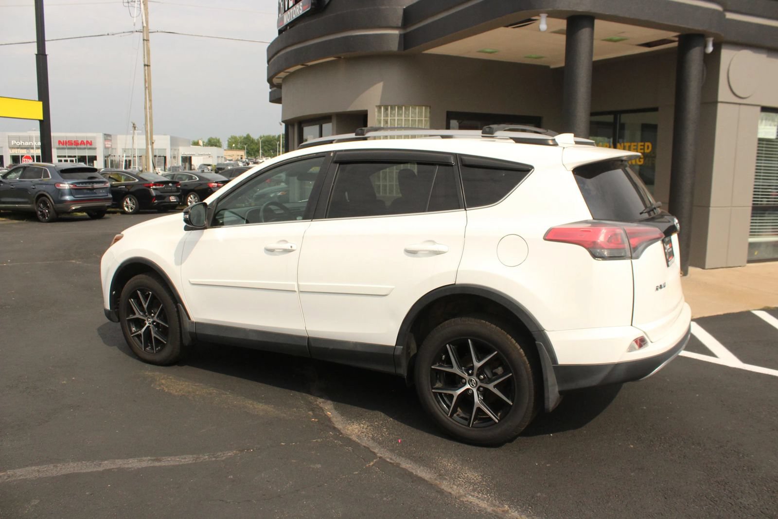 Used 2014 Toyota RAV4 XLE AWD/4WD image 5