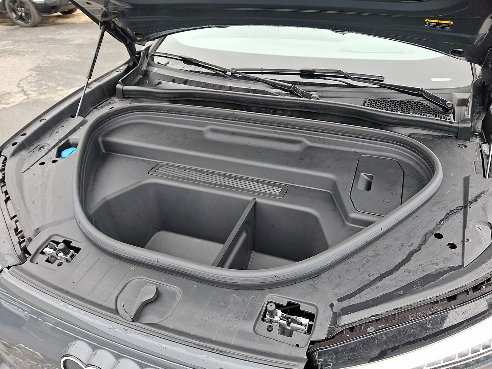 Used 2025 Audi Q6 e-tron Premium Plus image 31