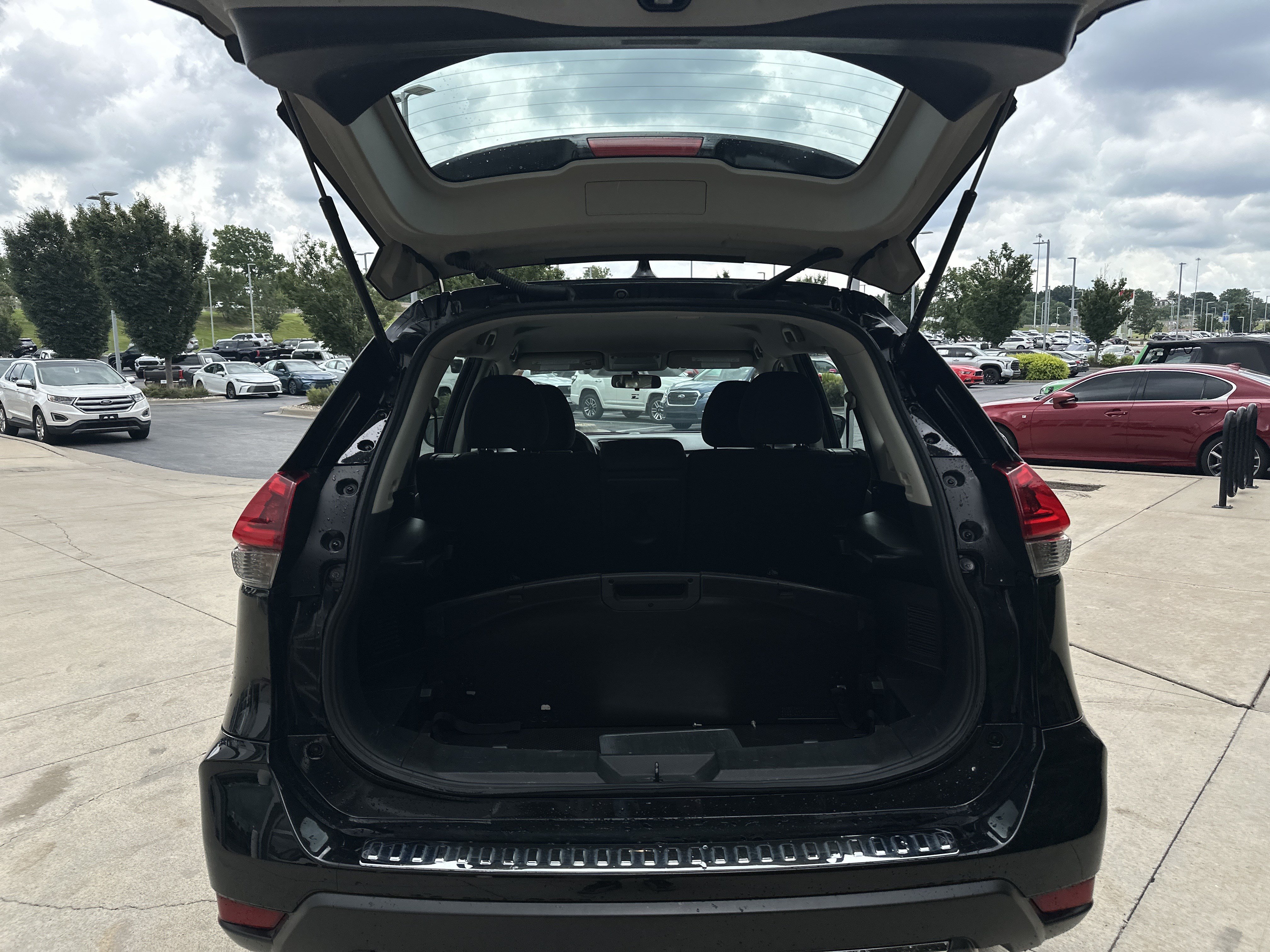 Used 2018 Nissan Rogue S AWD/4WD image 31