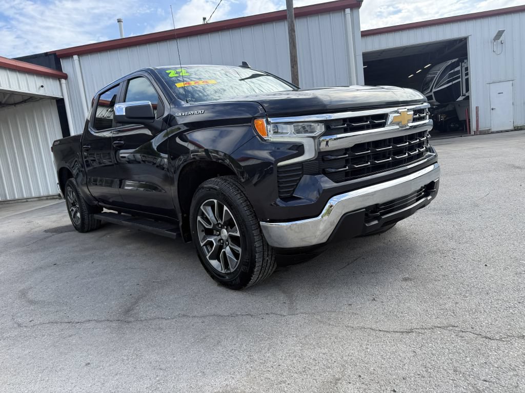 Used 2022 Chevrolet Silverado 1500 LT AWD/4WD image 3
