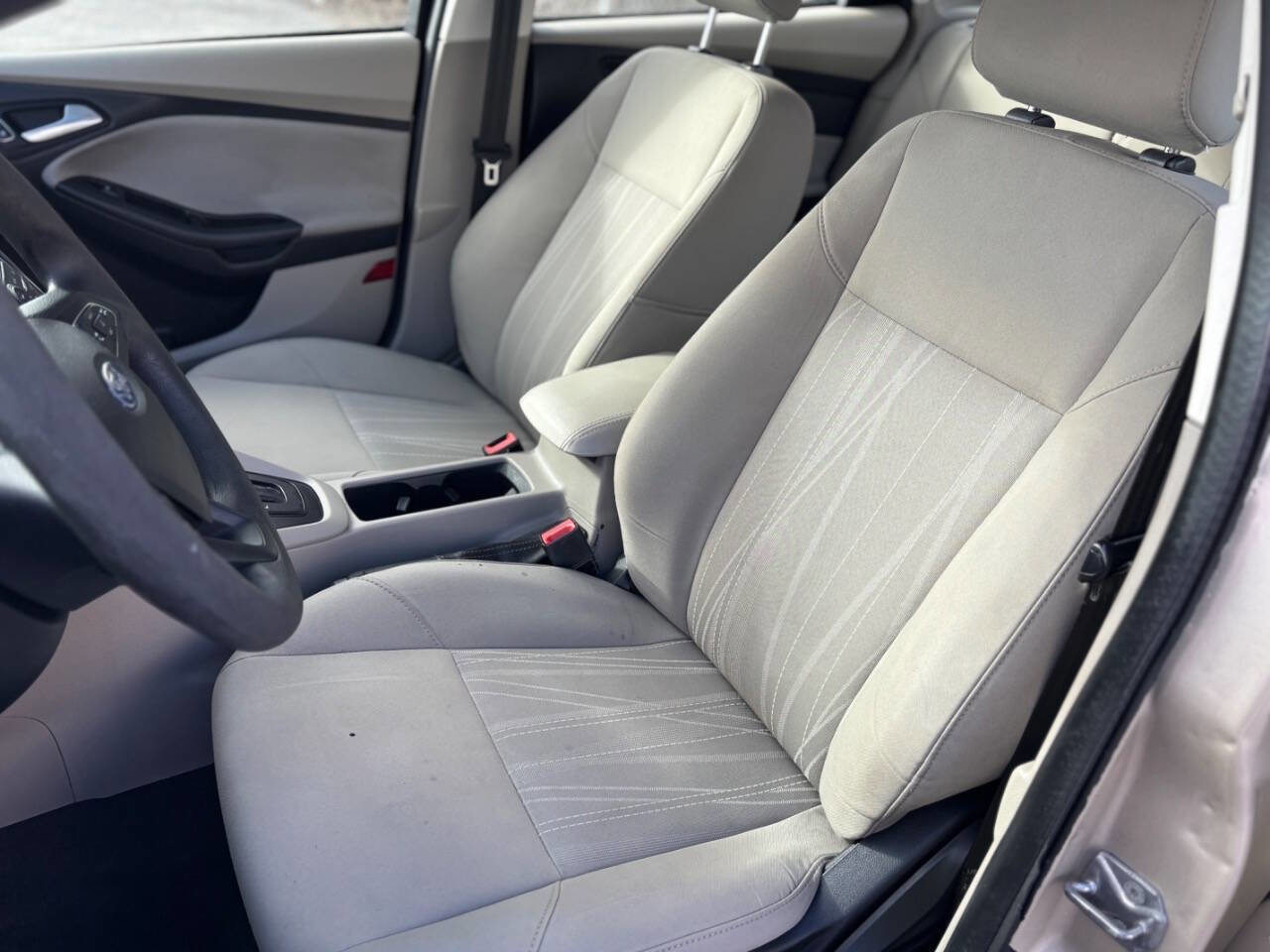 Used 2018 Ford Focus SE image 9