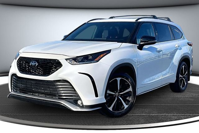 Used 2022 Toyota Highlander XSE image 3
