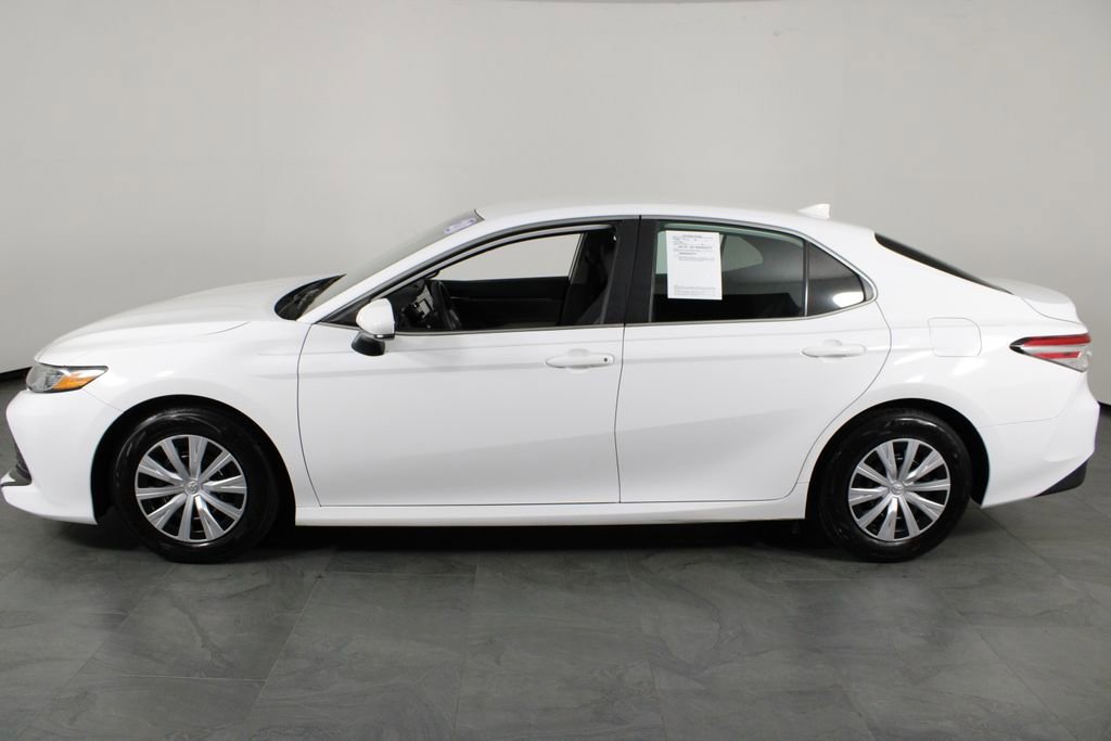 Used 2020 Toyota Camry L image 11