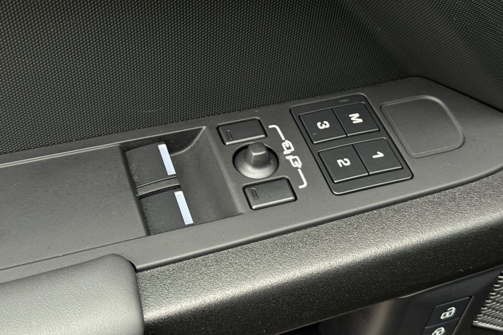 Used 2023 Land Rover Defender 90 V8 image 12