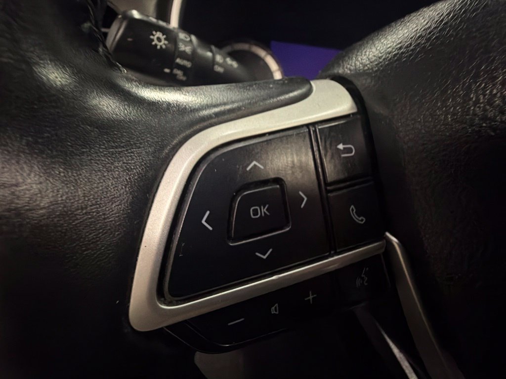 Used 2022 Toyota Highlander XLE AWD/4WD image 21