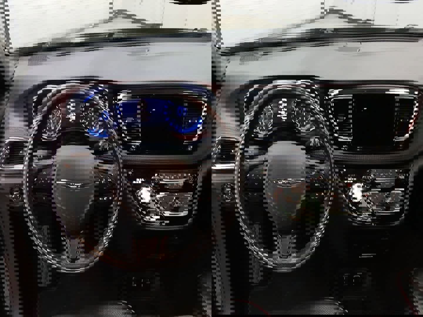 Used 2020 Chrysler Pacifica Limited image 14