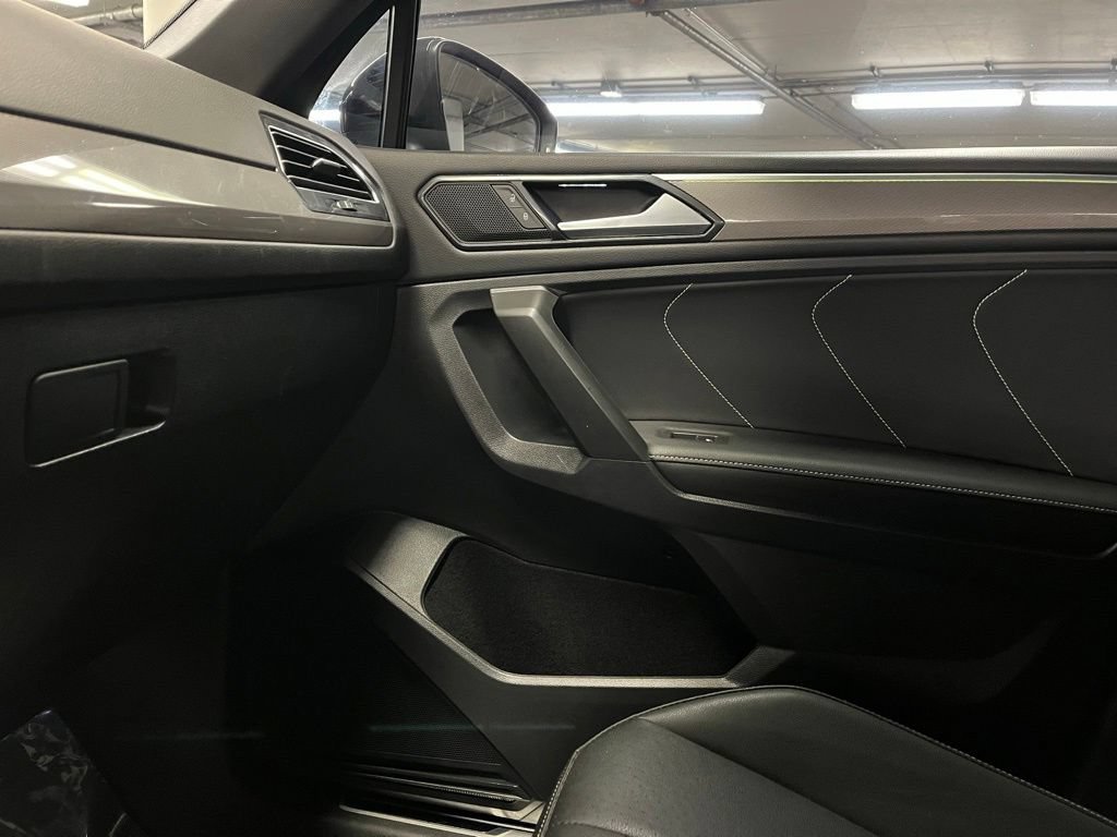 Certified 2023 Volkswagen Tiguan SE R-Line FWD image 30