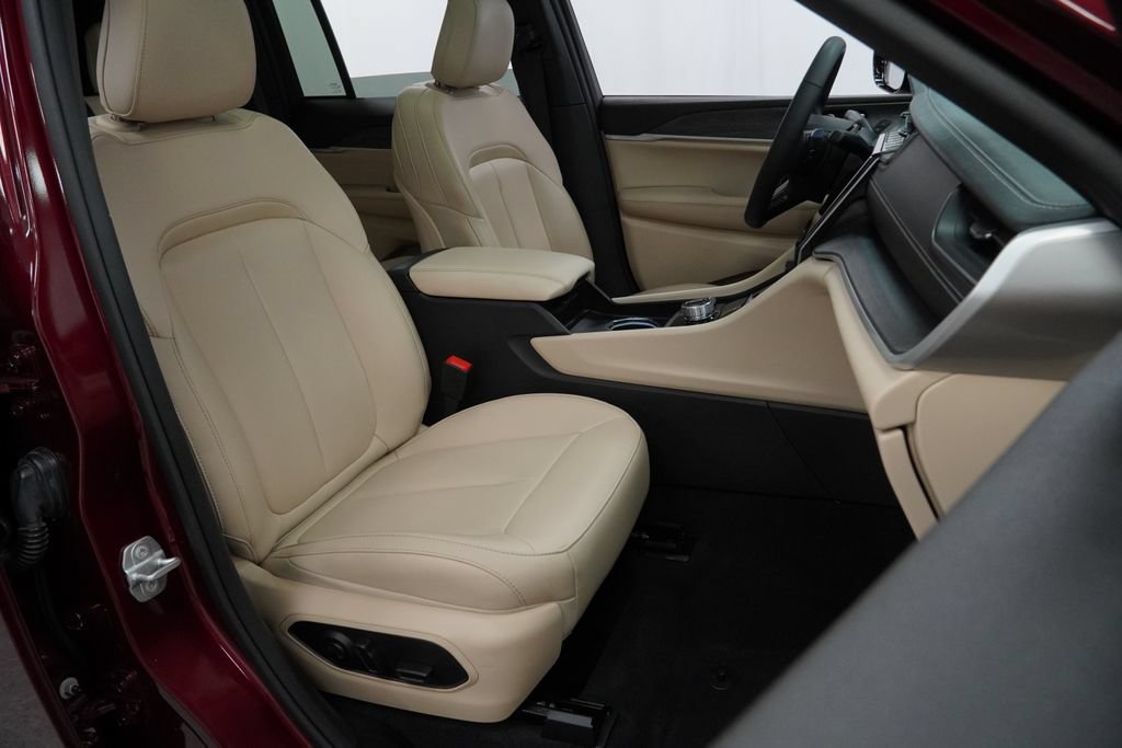 Certified 2025 Jeep Grand Cherokee Limited AWD/4WD image 48