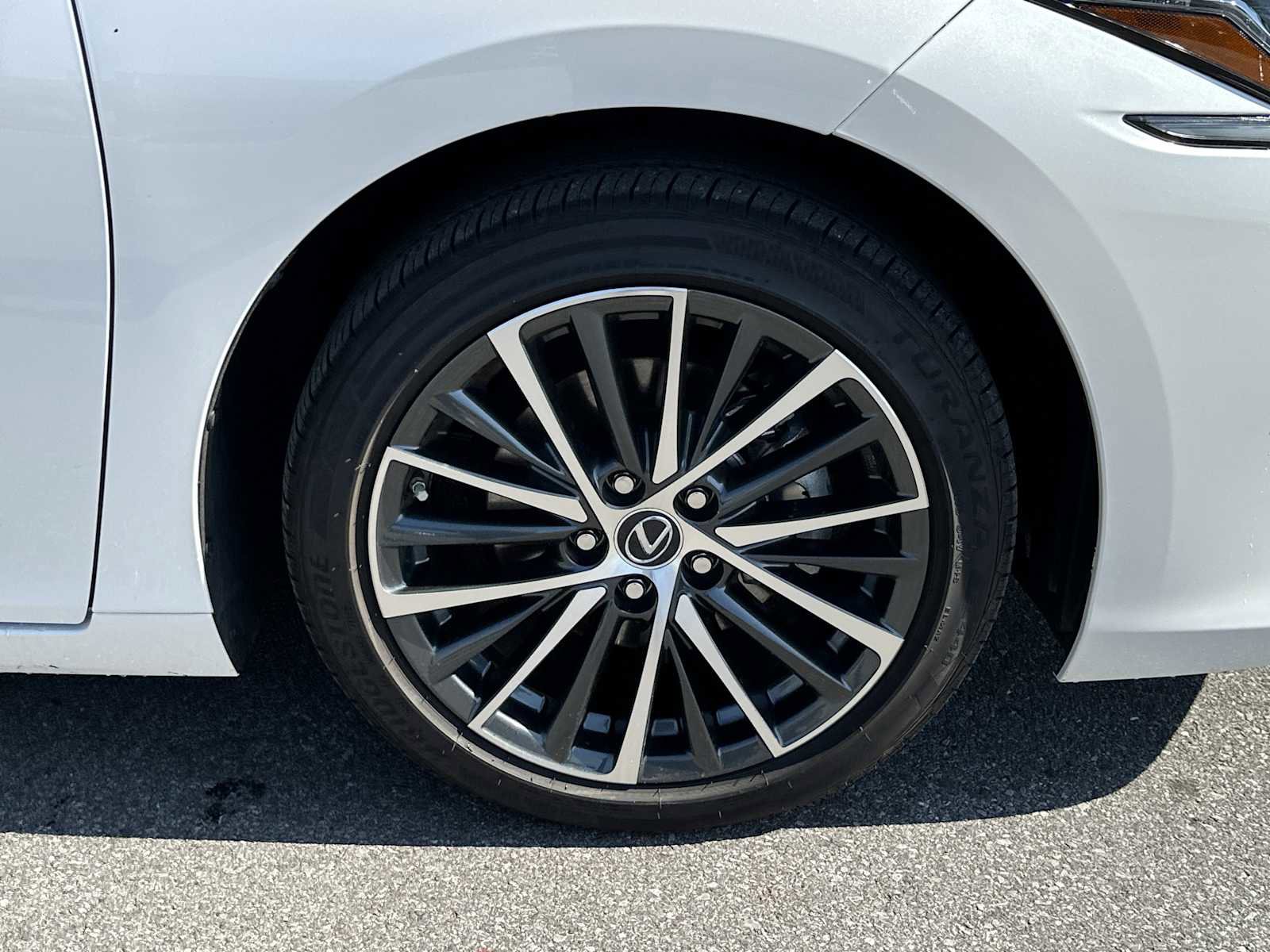 Used 2025 Lexus ES 350 w/ Premium Package image 7