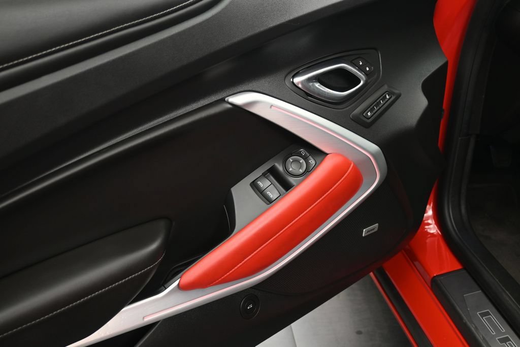 Used 2018 Chevrolet Camaro SS RWD image 8