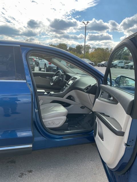 Used 2020 Lincoln Nautilus Reserve image 23