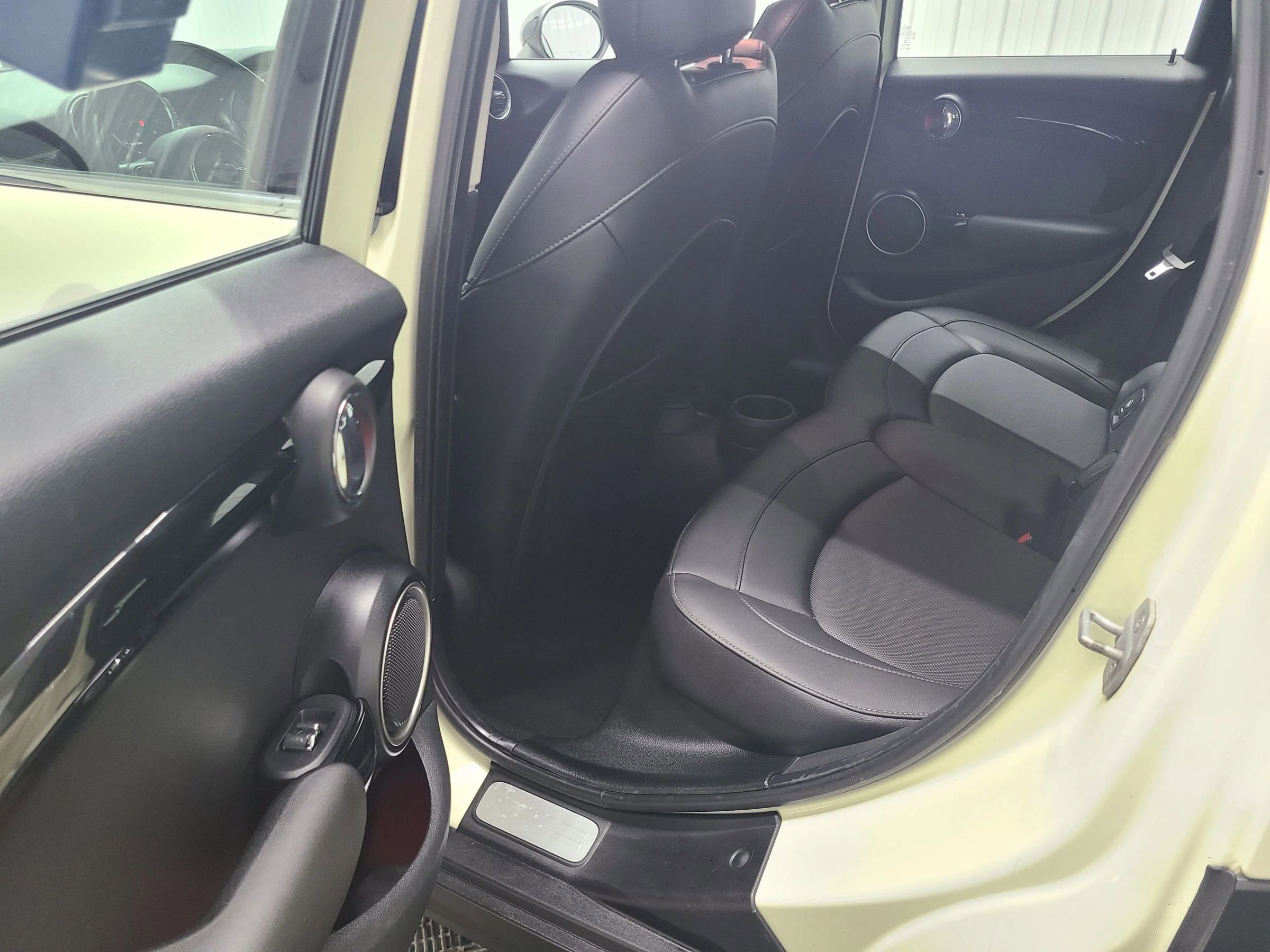 Used 2015 MINI Cooper S image 35