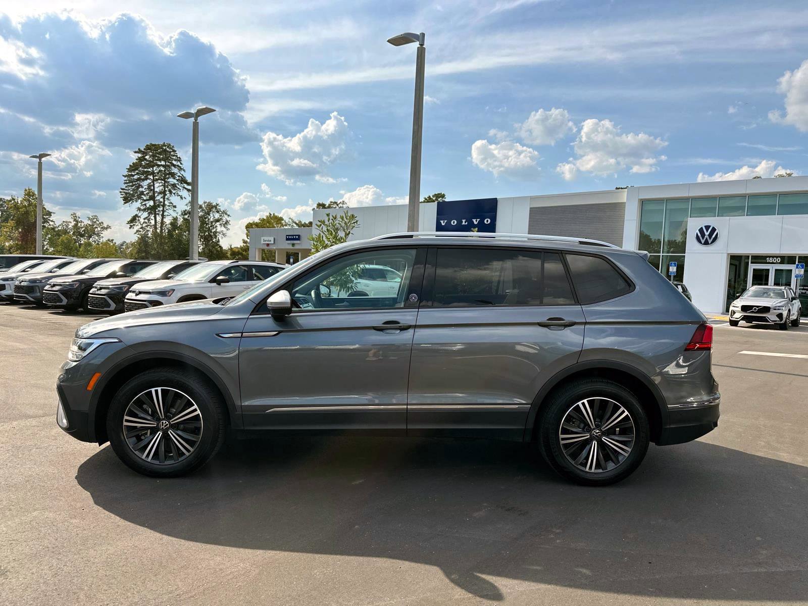 Used 2024 Volkswagen Tiguan Wolfsburg Edition image 2