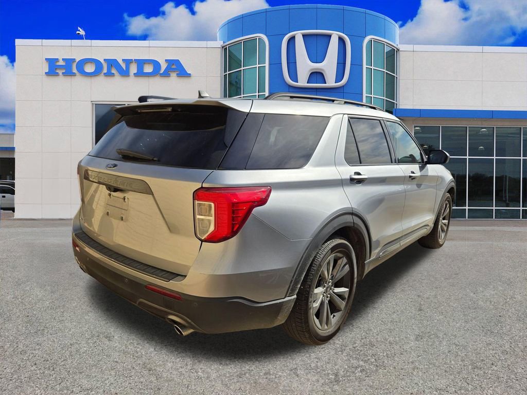 Used 2021 Ford Explorer XLT w/ Equipment Group 202A image 2