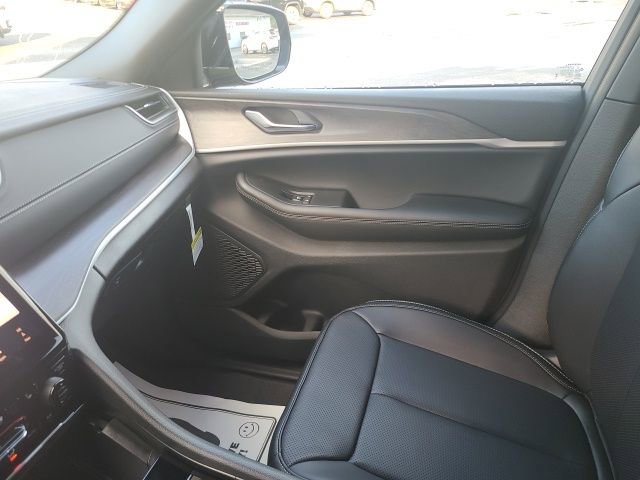 New 2025 Jeep Grand Cherokee L Limited image 17