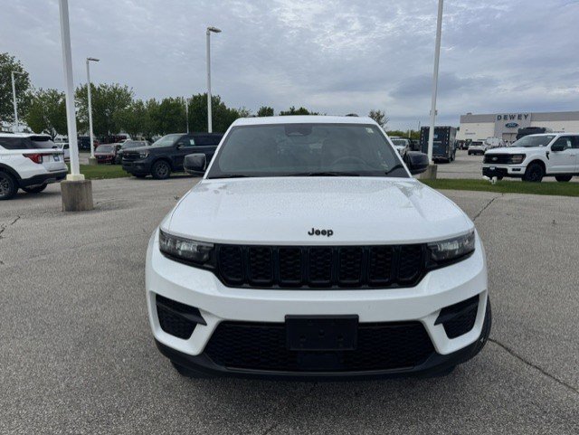 Used 2023 Jeep Grand Cherokee Altitude AWD/4WD image 2