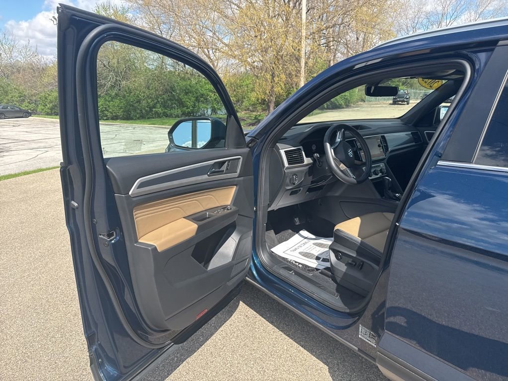 Used 2022 Volkswagen Atlas Cross Sport SE image 7