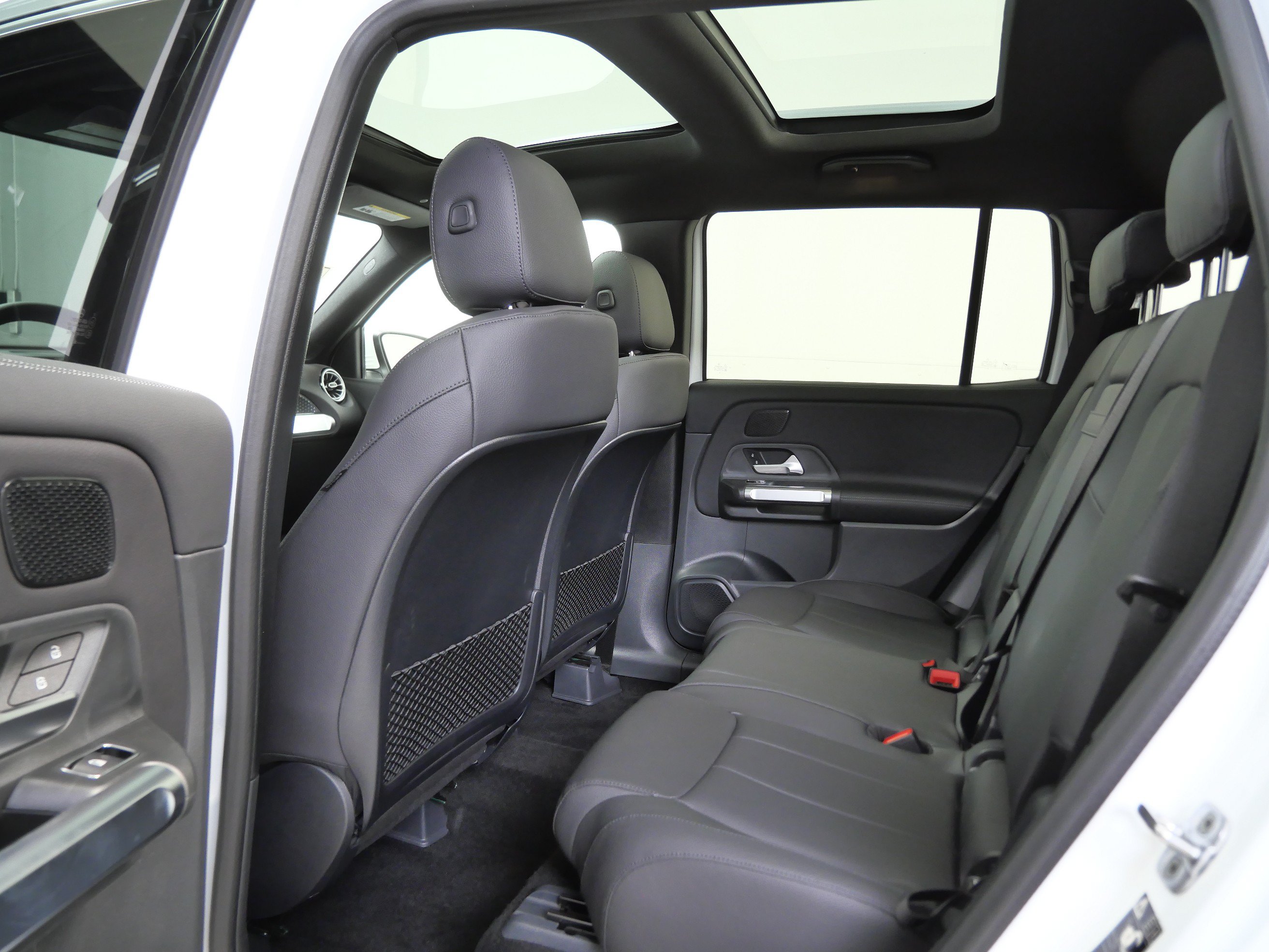 New 2026 Mercedes-Benz GLB 250 4MATIC image 9