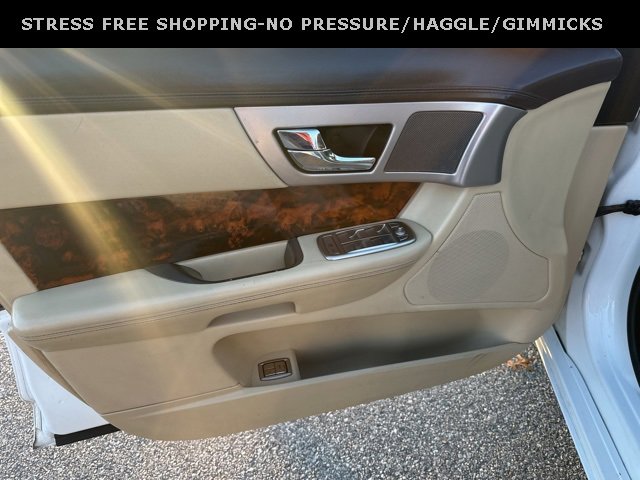 Used 2011 Jaguar XF Premium image 12