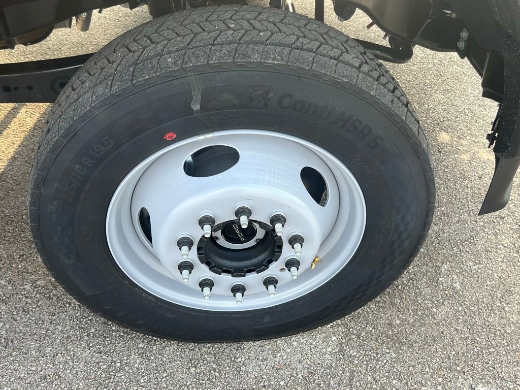 New 2026 Ford F450 XL w/ XL Chrome Package image 9