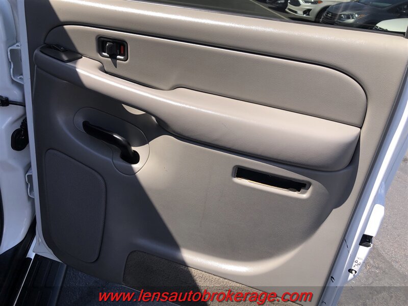 Used 2004 Chevrolet Suburban LS RWD image 12