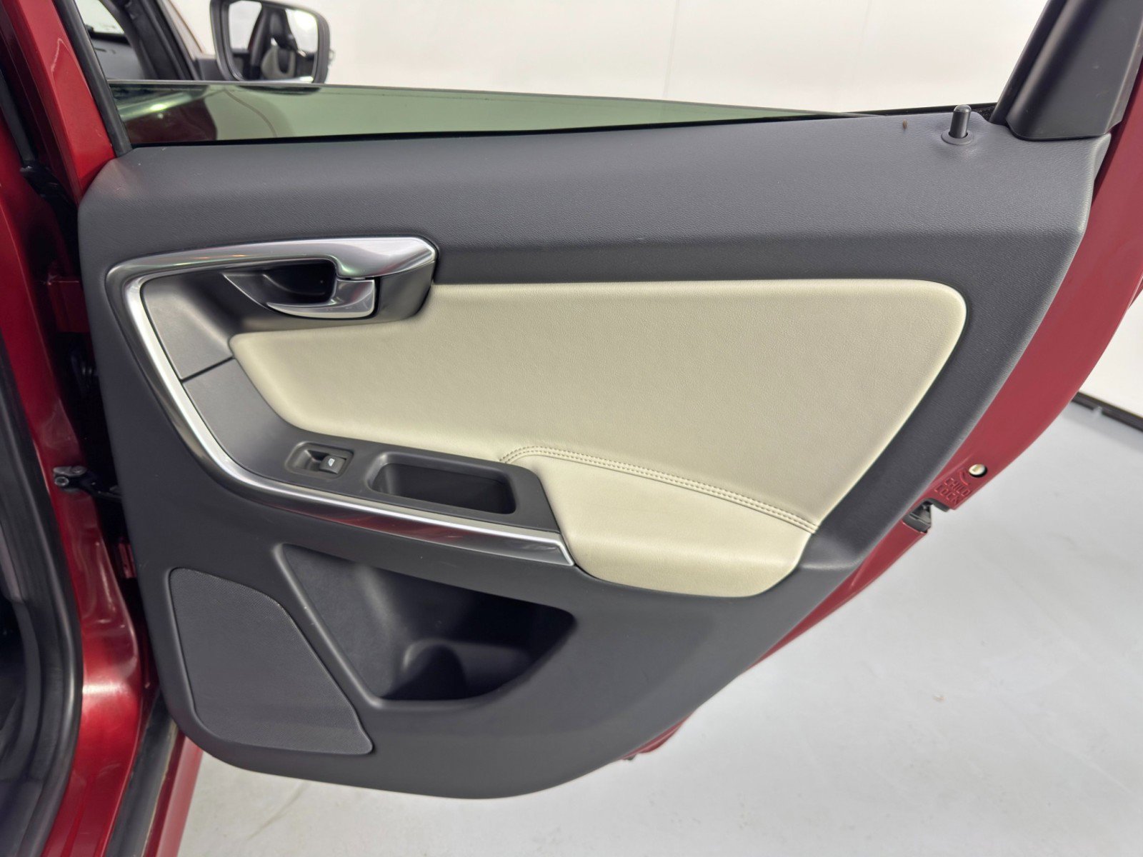 Used 2017 Volvo XC60 T5 Dynamic w/ Preferred Option Package image 43