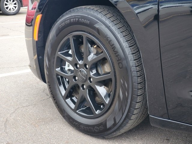 Certified 2024 Chrysler Pacifica Touring-L image 33