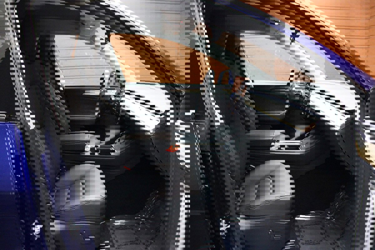 Used 2024 Tesla Model Y Performance image 25