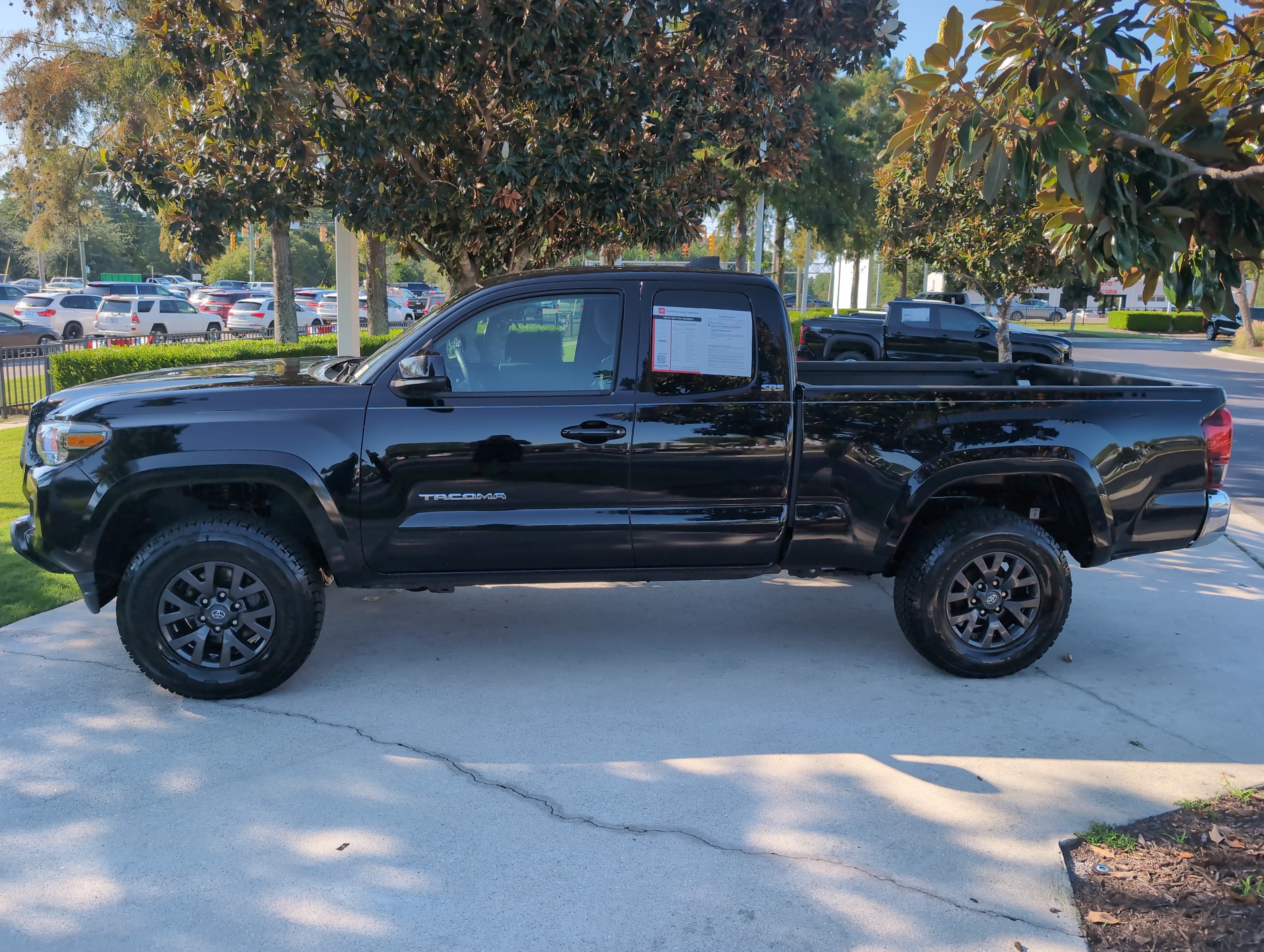 Certified 2021 Toyota Tacoma SR5 AWD/4WD image 7