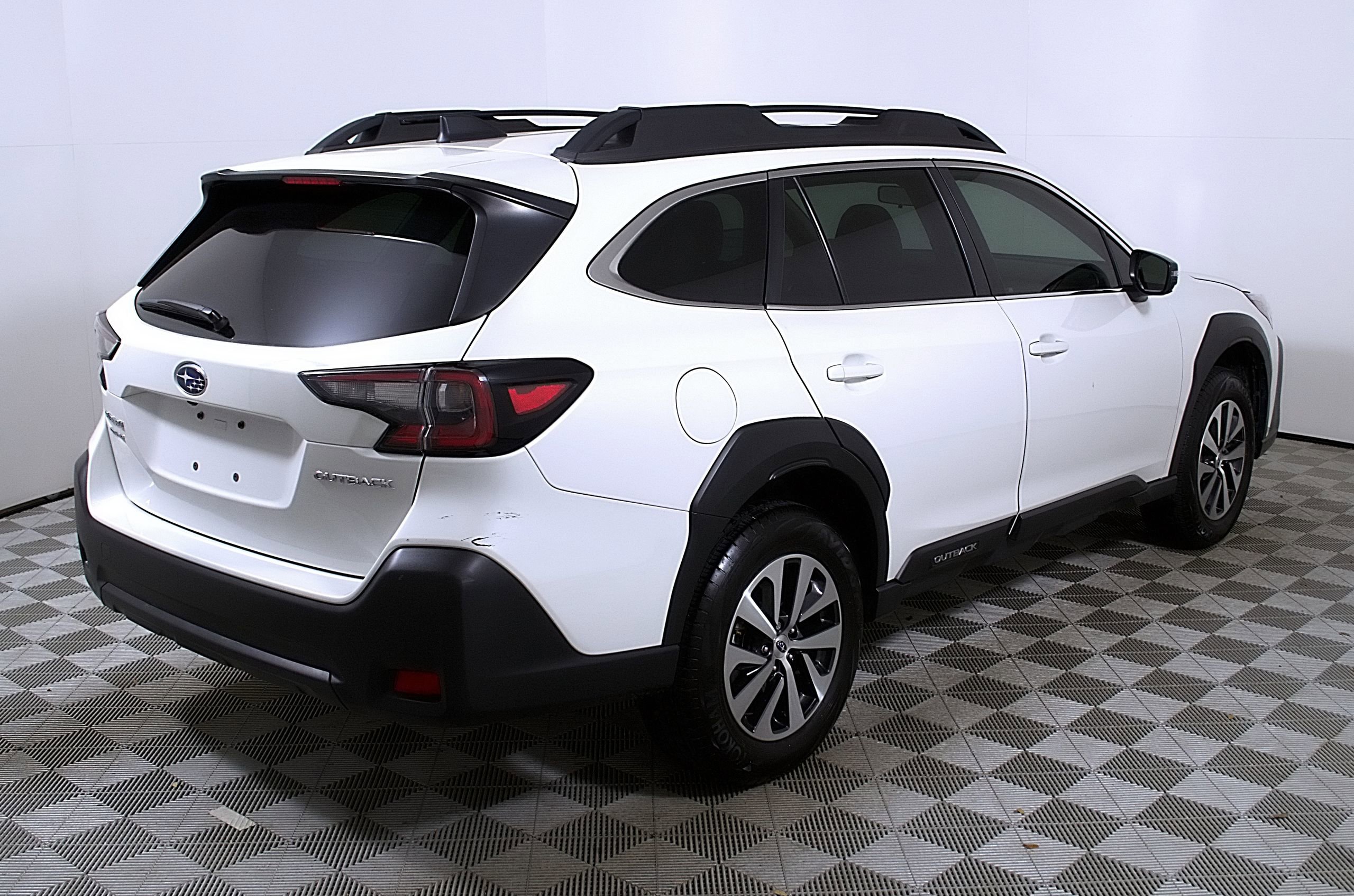 Used 2025 Subaru Outback Premium image 7