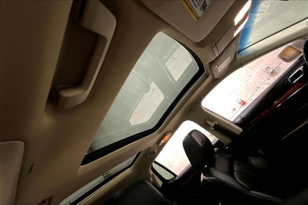 Used 2013 Lincoln MKT AWD image 26