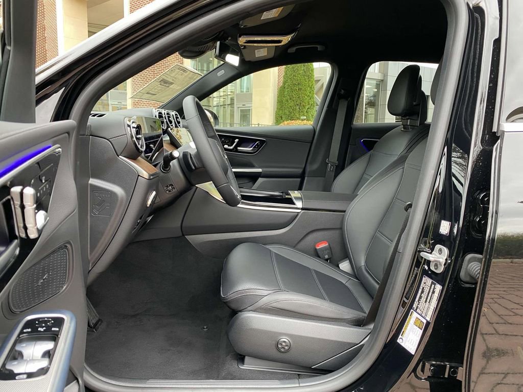 Certified 2025 Mercedes-Benz GLC 300 4MATIC image 25