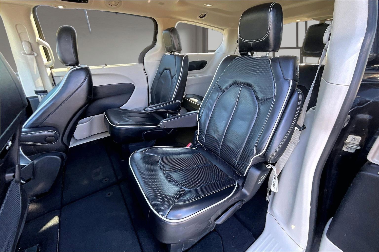 Used 2023 Chrysler Pacifica Limited image 22