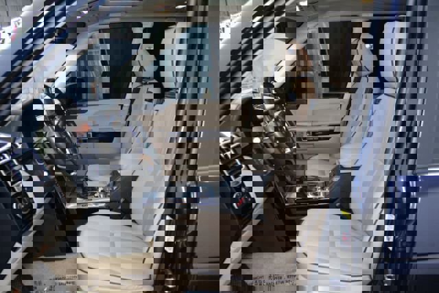 Used 2012 Land Rover Range Rover HSE image 8