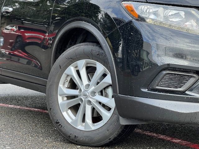 Used 2014 Nissan Rogue SV image 2