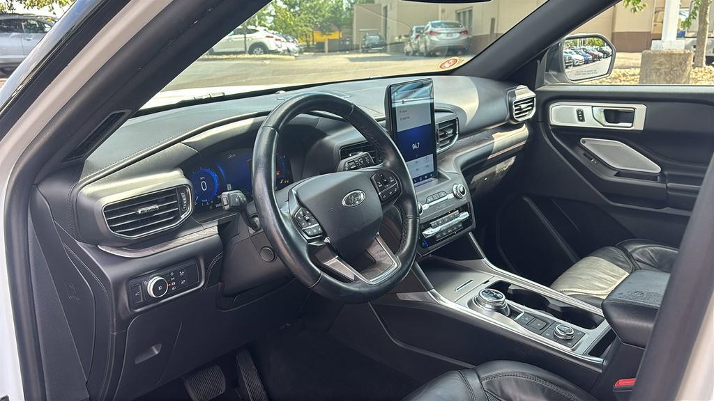 Used 2020 Ford Explorer Platinum w/ Premium Technology Package AWD/4WD image 22
