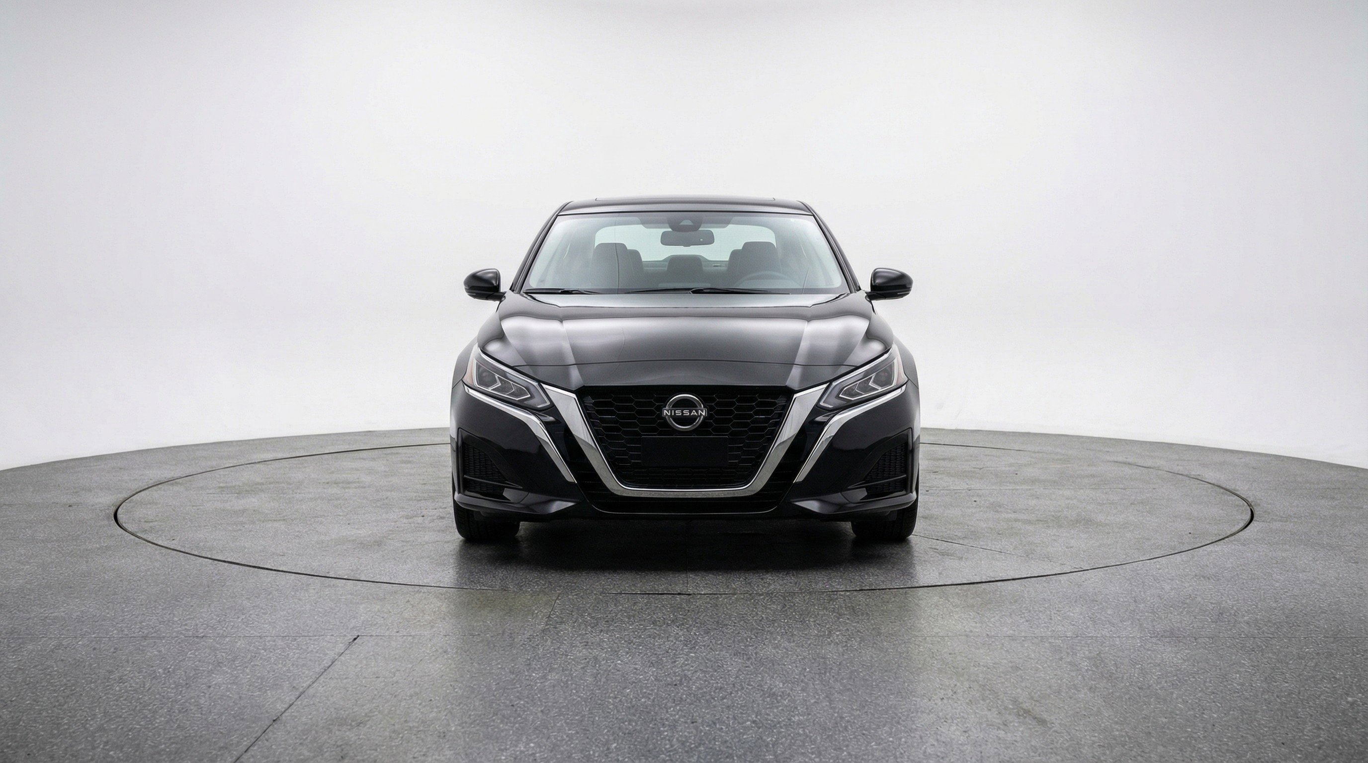 Used 2025 Nissan Altima 2.5 SV image 2