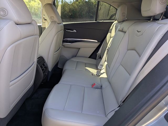 Certified 2023 Cadillac XT4 Luxury w/ Cold Weather Package image 14
