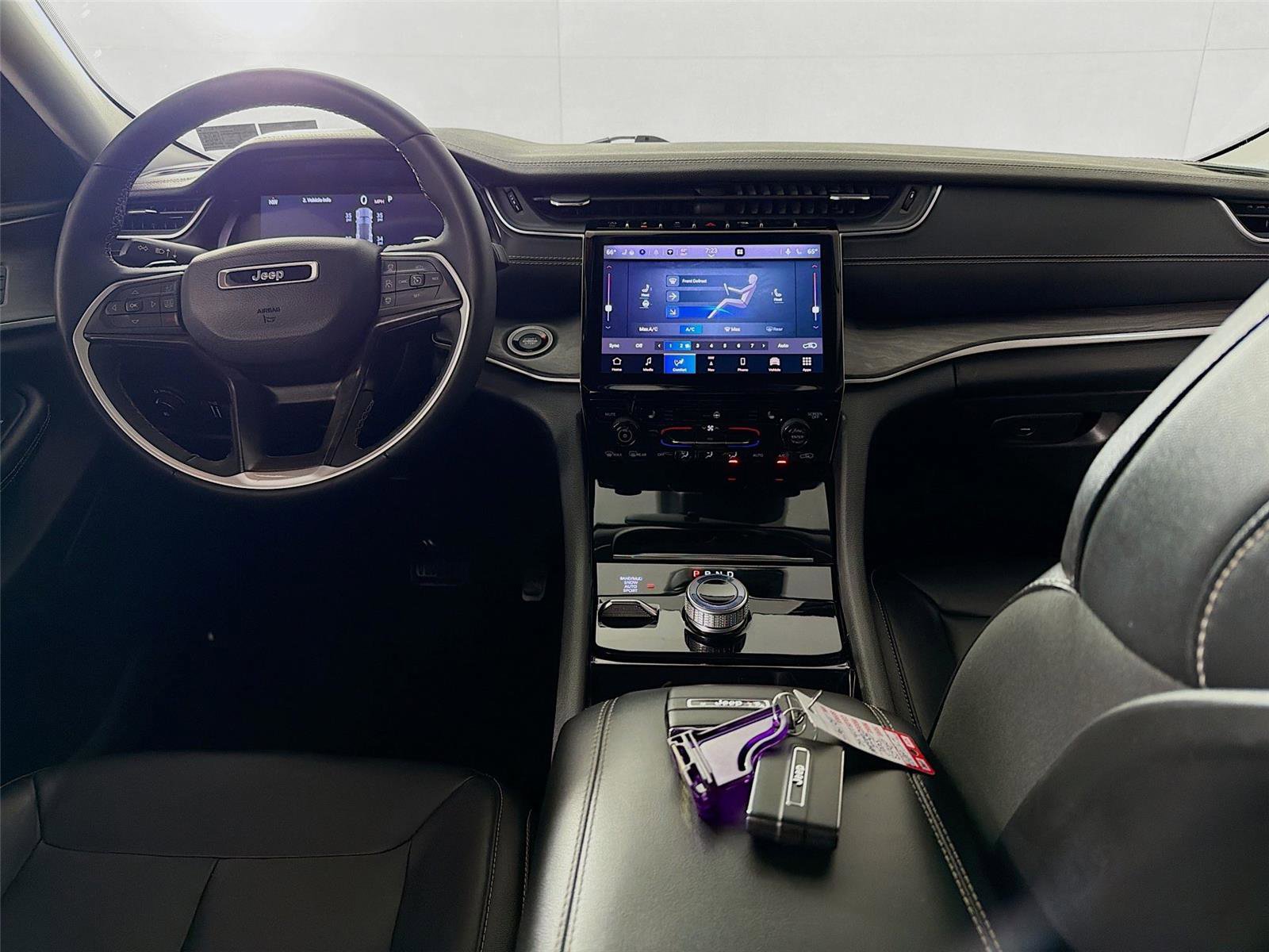 Used 2023 Jeep Grand Cherokee Limited image 23