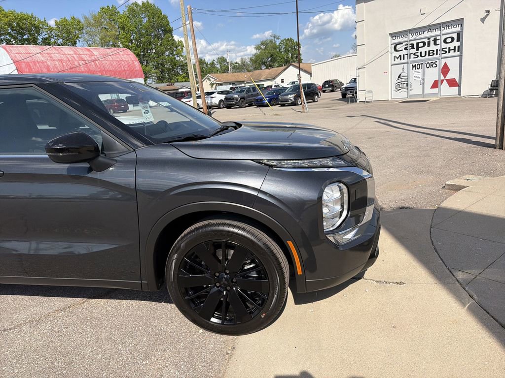 New 2026 Mitsubishi Outlander LE AWD/4WD image 2