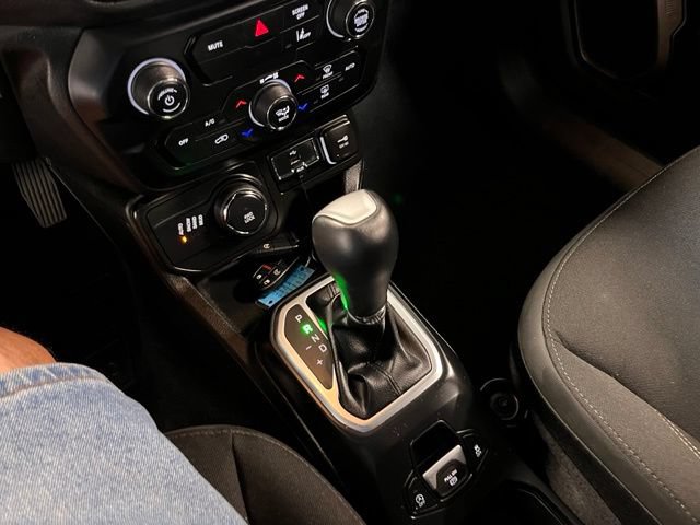 Used 2023 Jeep Renegade Latitude AWD/4WD image 29