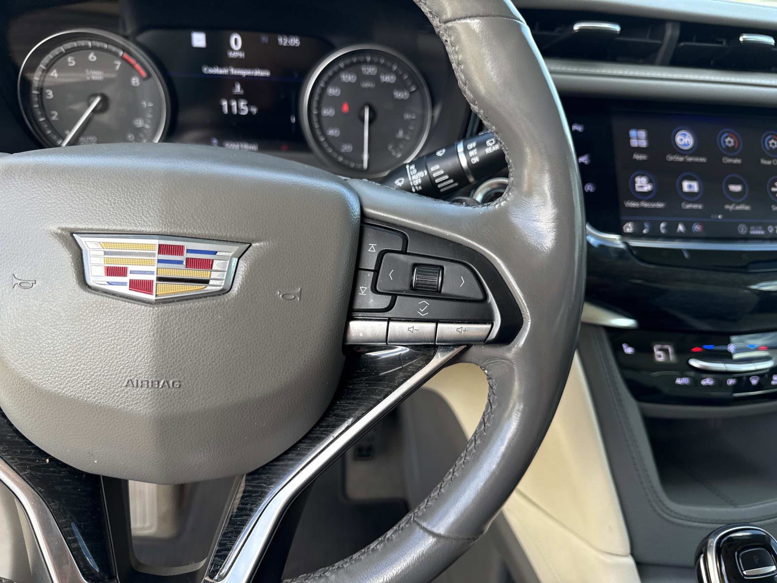 Used 2020 Cadillac XT6 Premium Luxury image 33